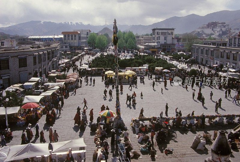 Jokhang Temple Square with Potala Palace in Lhasa, Tibet (大昭寺.布达拉宫)